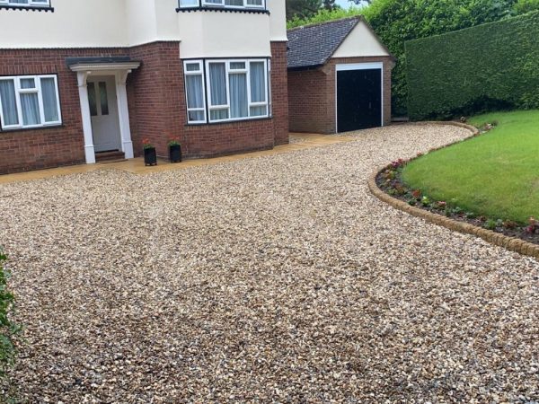 Gravel stoned driveway in Layer-de-la-Haye