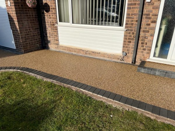 Stone chip resin on a driveway in Eight Ash Green